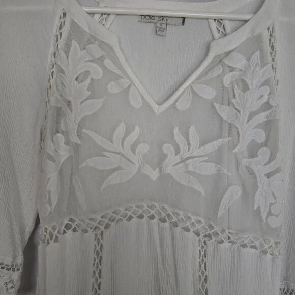 Pale Sky lace top - Picture 3 of 11